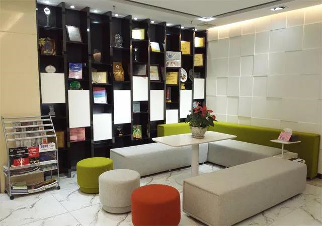 客戶不會因為我們的產品感動，客戶只會因為我們的員工而感動！