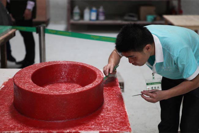 對表面層進行排氣泡、除毛刺