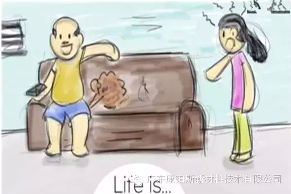 人生就是。。。 妻子已經(jīng)發(fā)火，你卻肆無忌憚地放屁&ldquo;排毒氣&rdquo;